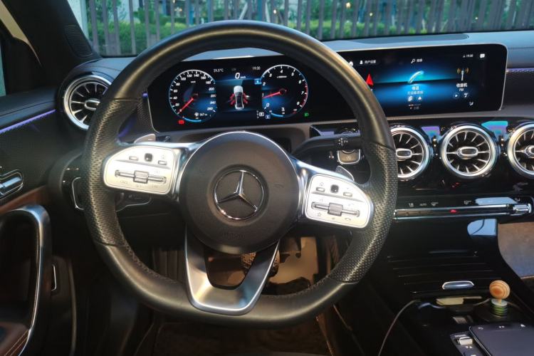 Used Mercedes-Benz A-Class 2020 Restyled A 200 L Sport Sedan Fashion Version Steering Wheel