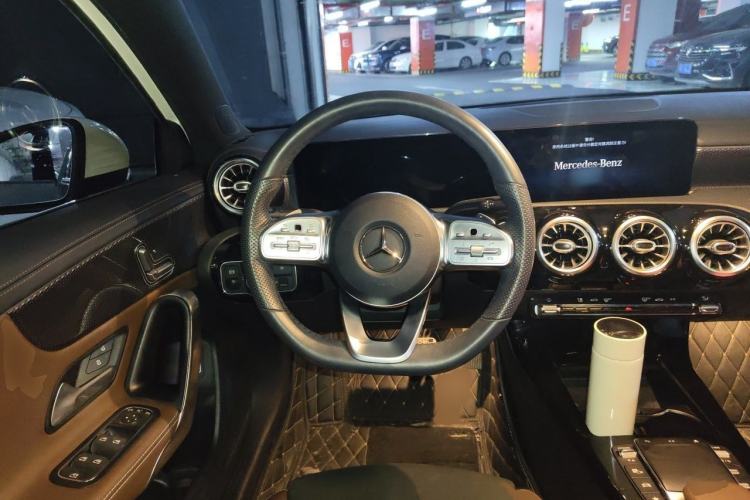 Used Mercedes-Benz A-Class 2020 Restyled A 200 L Sport Sedan Fashion Version Steering Wheel