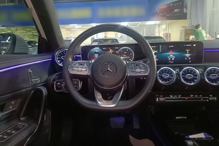 Used Mercedes-Benz A-Class 2020 Restyled A 200 L Sport Sedan Fashion Version Steering Wheel