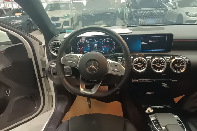 Used Mercedes-Benz A-Class 2020 Restyled A 200 L Sport Sedan Fashion Version Steering Wheel