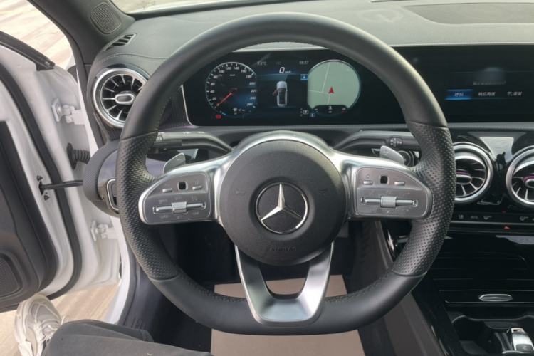 Used Mercedes-Benz A-Class 2020 Restyled A 200 L Sport Sedan Fashion Version Steering Wheel