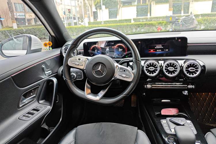 Used Mercedes-Benz A-Class 2020 Restyled A 200 L Sport Sedan Fashion Version Steering Wheel