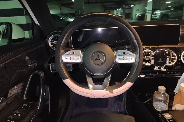 Used Mercedes-Benz A-Class 2020 Restyled A 200 L Sport Sedan Fashion Version Steering Wheel