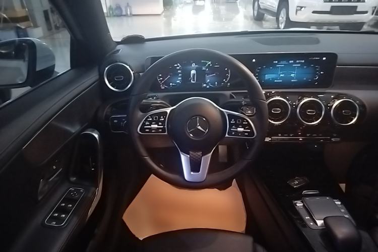Used Mercedes-Benz A-Class 2020 Facelift A 180 L Sport Sedan Special Configuration Steering Wheel