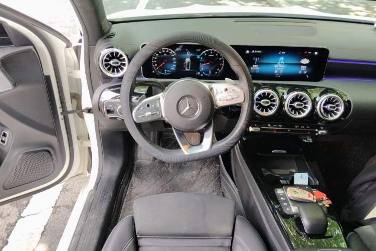 Used Mercedes-Benz A-Class 2020 Restyled A 200 L Sport Sedan Fashion Version Steering Wheel