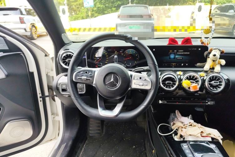 Used Mercedes-Benz A-Class 2020 Restyled A 200 L Sport Sedan Fashion Version Steering Wheel