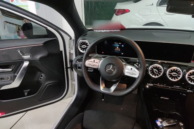 Used Mercedes-Benz A-Class 2020 Restyled A 200 L Sport Sedan Fashion Version Steering Wheel