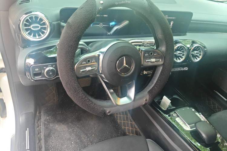 Used Mercedes-Benz A-Class 2020 Restyled A 200 L Sport Sedan Fashion Version Steering Wheel
