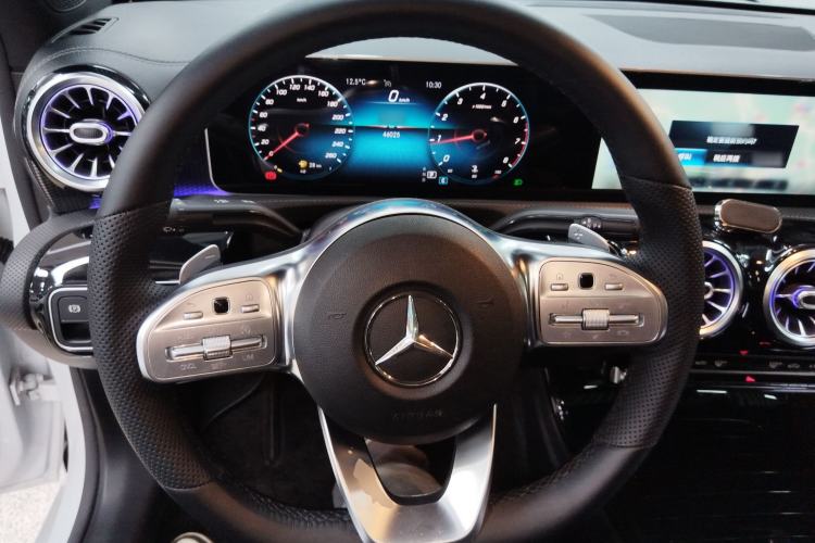 Used Mercedes-Benz A-Class 2020 Restyled A 200 L Sport Sedan Fashion Version Steering Wheel