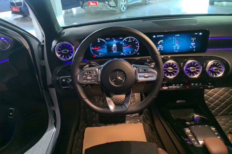 Used Mercedes-Benz A-Class 2020 Restyled A 200 L Sport Sedan Fashion Version Steering Wheel