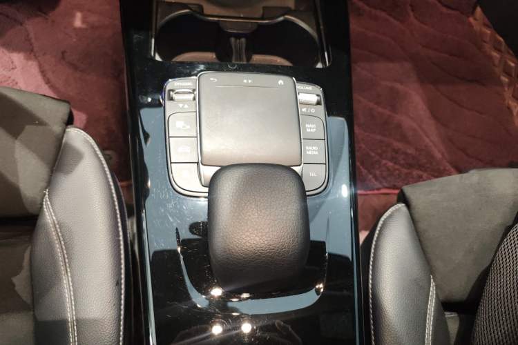 Used Mercedes-Benz A-Class 2020 Restyled A 200 L Sport Sedan Fashion Version Gear Lever