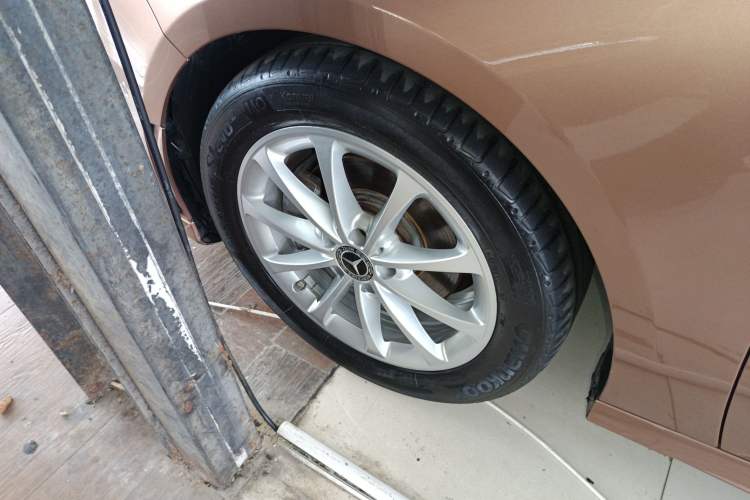 Used Mercedes-Benz A-Class 2020 A 200 L Sport Sedan Left Front Wheel Hub