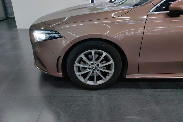 Used Mercedes-Benz A-Class 2020 A 200 L Sport Sedan Left Front Wheel Hub