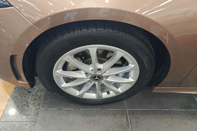 Used Mercedes-Benz A-Class 2020 A 200 L Sport Sedan Left Front Wheel Hub
