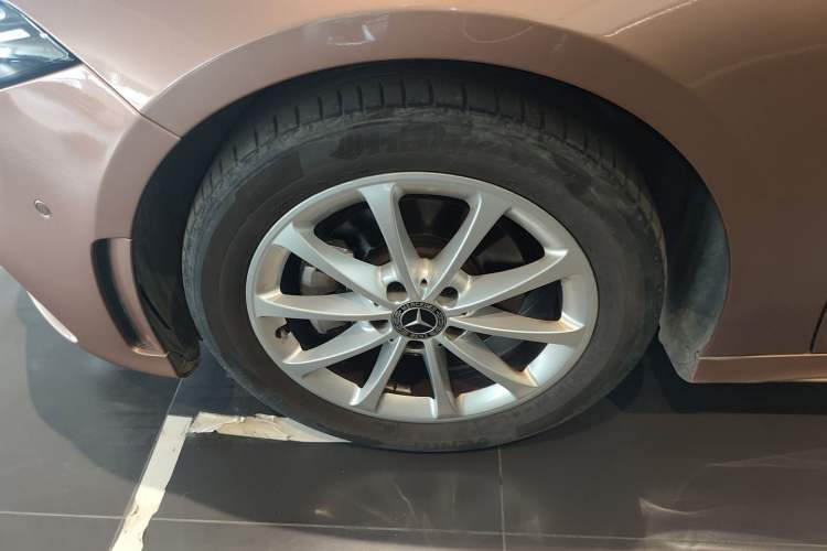 Used Mercedes-Benz A-Class 2020 Restyled A 200 L Sport Sedan Fashion Version Left Front Wheel Hub