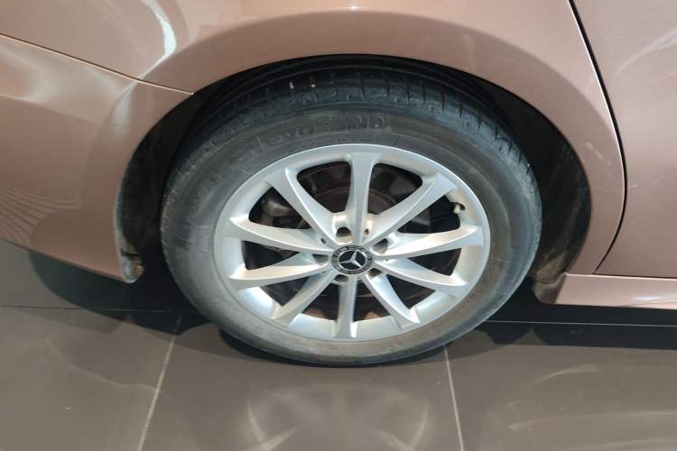 Used Mercedes-Benz A-Class 2020 Restyled A 200 L Sport Sedan Fashion Version Right Rear Wheel Hub
