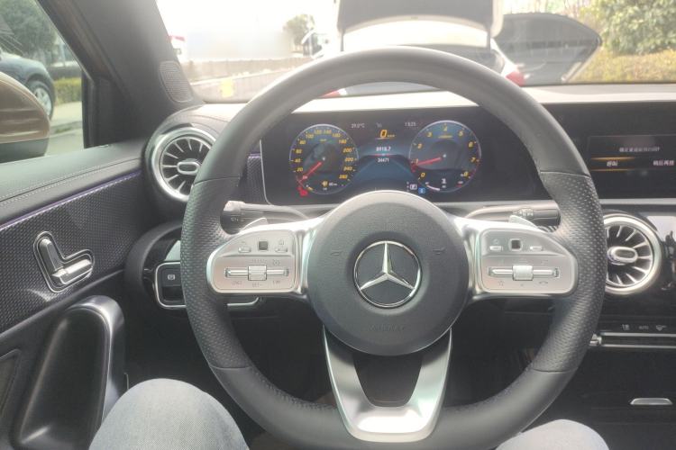 Used Mercedes-Benz A-Class 2020 Restyled A 200 L Sport Sedan Fashion Version Steering Wheel