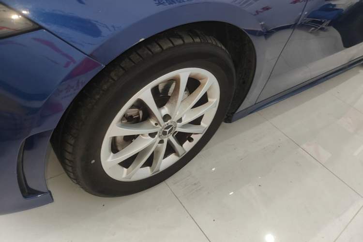 Used Mercedes-Benz A-Class 2021 A 200 L Sport Sedan Dynamic Model Left Front Wheel Hub