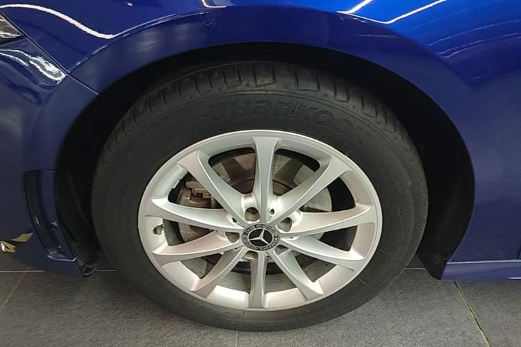 Used Mercedes-Benz A-Class 2021 A 200 L Sport Sedan Dynamic Model Left Front Wheel Hub