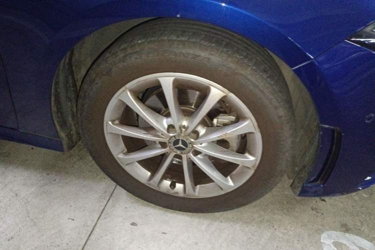 Used Mercedes-Benz A-Class 2021 A 200 L Sport Sedan Fashion Model Right Front Wheel Hub