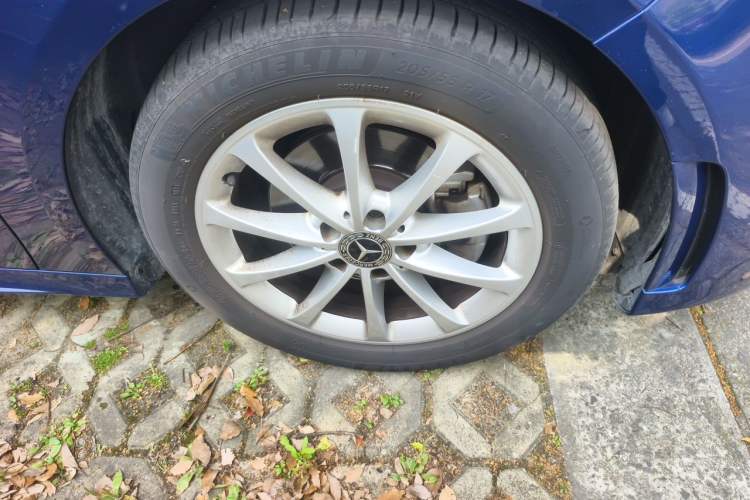 Used Mercedes-Benz A-Class 2021 A 200 L Sport Sedan Fashion Model Right Front Wheel Hub