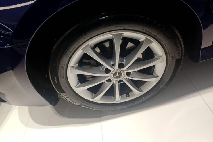 Used Mercedes-Benz A-Class 2021 A 200 L Sport Sedan Fashion Model Right Rear Wheel Hub