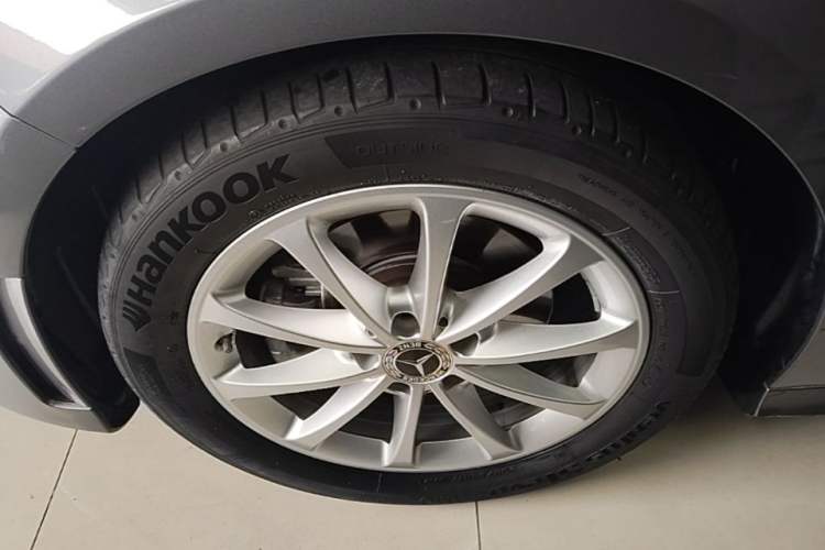 Used Mercedes-Benz A-Class 2021 A 200 L Sport Sedan Dynamic Model Left Front Wheel Hub
