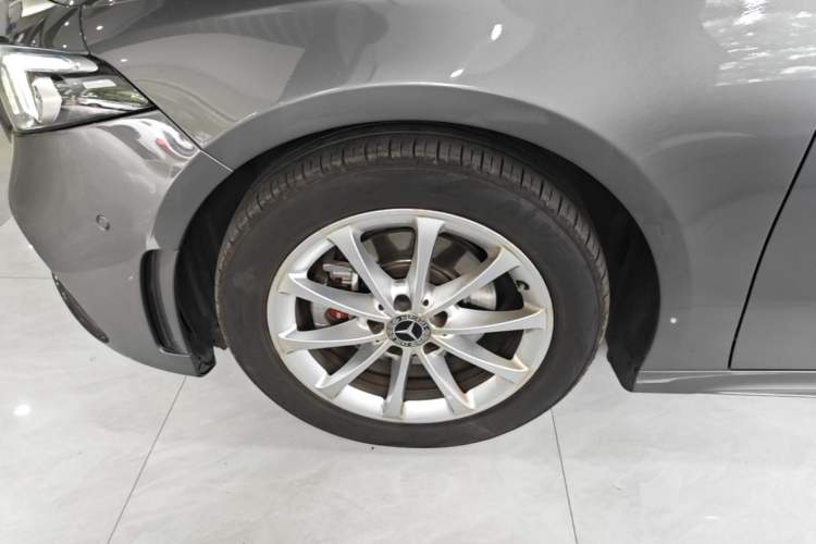 Used Mercedes-Benz A-Class 2021 A 200 L Sport Sedan Fashion Model Left Front Wheel Hub