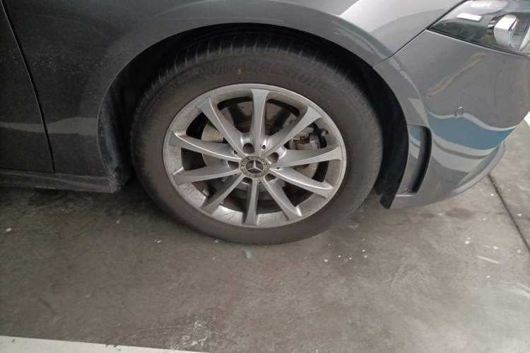 Used Mercedes-Benz A-Class 2021 A 200 L Sport Sedan Fashion Model Right Front Wheel Hub