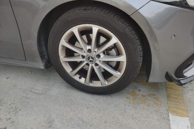 Used Mercedes-Benz A-Class 2021 A 200 L Sport Sedan Dynamic Model Right Front Wheel Hub