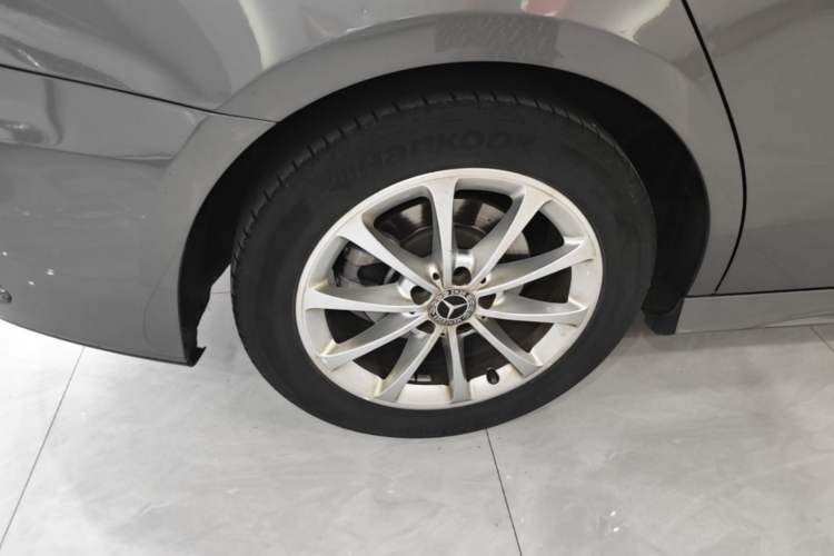 Used Mercedes-Benz A-Class 2021 A 200 L Sport Sedan Fashion Model Right Rear Wheel Hub