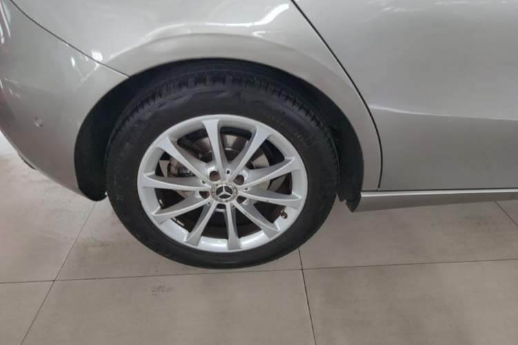 Used Mercedes-Benz A-Class 2021 A 200 Fashion Model Right Rear Wheel Hub