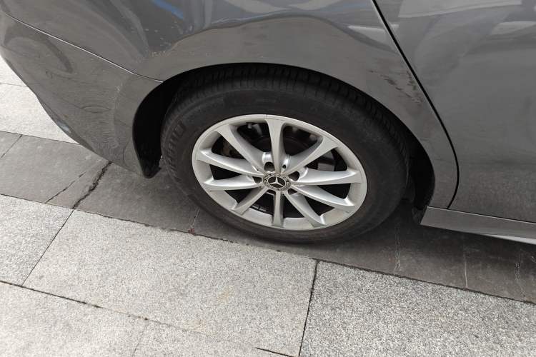 Used Mercedes-Benz A-Class 2021 A 200 L Sport Sedan Fashion Model Right Rear Wheel Hub