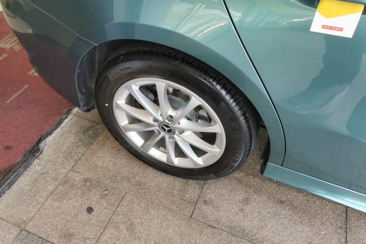 Used Mercedes-Benz A-Class 2021 A 200 L Sport Sedan Fashion Model Right Rear Wheel Hub