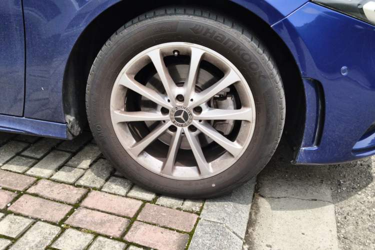 Used Mercedes-Benz A-Class 2021 A 200 L Sport Sedan Dynamic Model Right Front Wheel Hub