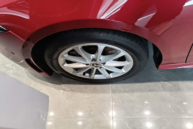 Used Mercedes-Benz A-Class 2021 A 200 L Sport Sedan Fashion Model Left Front Wheel Hub