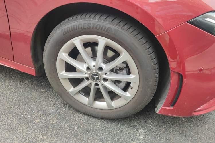 Used Mercedes-Benz A-Class 2021 A 200 L Sport Sedan Fashion Model Right Front Wheel Hub