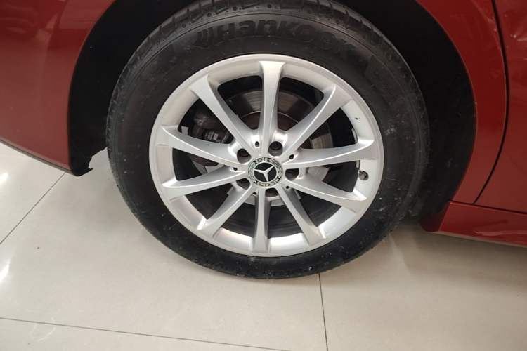 Used Mercedes-Benz A-Class 2021 A 200 L Sport Sedan Fashion Model Right Rear Wheel Hub
