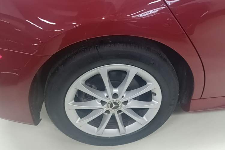 Used Mercedes-Benz A-Class 2021 A 200 L Sport Sedan Fashion Model Right Rear Wheel Hub