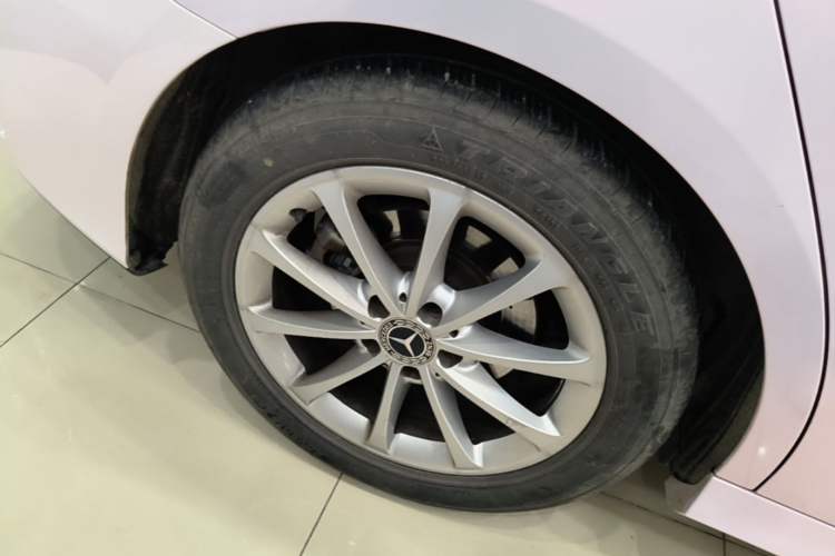 Used Mercedes-Benz A-Class 2021 A 200 L Sport Sedan Fashion Model Right Rear Wheel Hub