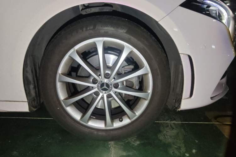 Used Mercedes-Benz A-Class 2021 A 200 L Sport Sedan Fashion Model Right Front Wheel Hub