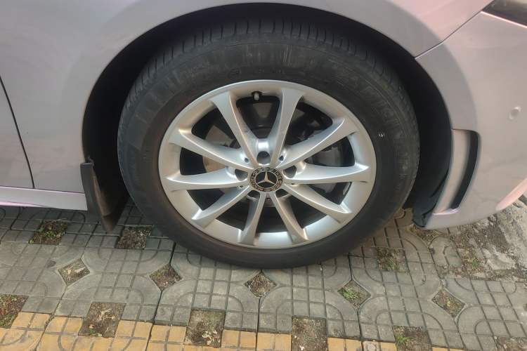 Used Mercedes-Benz A-Class 2021 A 200 L Sport Sedan Fashion Model Right Front Wheel Hub