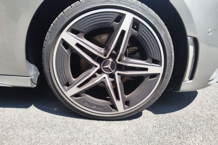 Used Mercedes-Benz A-Class 2021 A 200 L Sport Sedan Fashion Model Right Front Wheel Hub