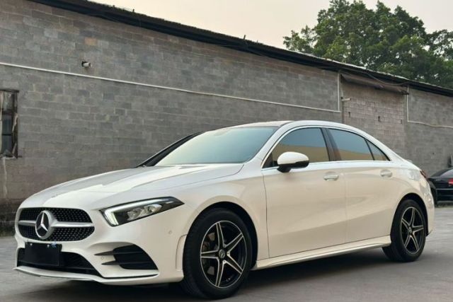 Ojetý Mercedes-Benz A-Class 2021 A 200 L Sport Sedan Fashion Model