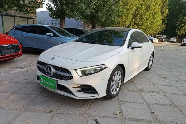 Ojetý Mercedes-Benz A-Class 2021 A 200 L Sport Sedan Dynamic Model