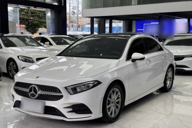 Ojetý Mercedes-Benz A-Class 2021 A 200 L Sport Sedan Dynamic Model