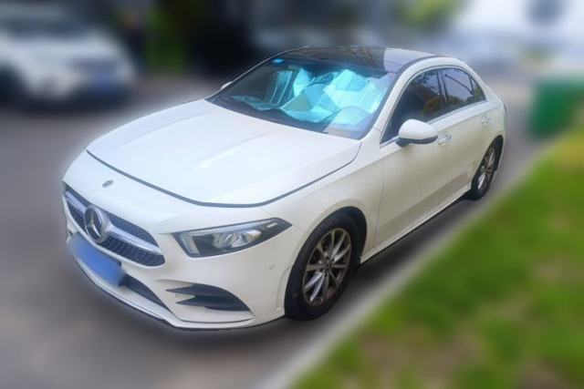 Ojetý Mercedes-Benz A-Class 2021 A 200 L Sport Sedan Dynamic Model