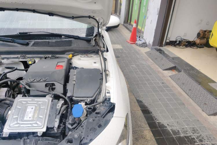 Used Mercedes-Benz A-Class 2021 A 200 L Sport Sedan Fashion Model Engine Bay Left