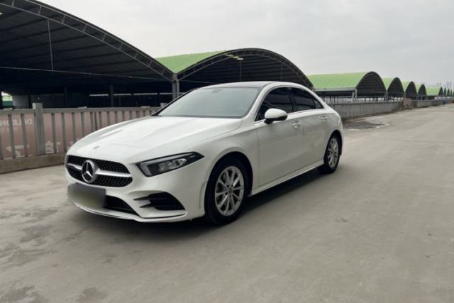 Ojetý Mercedes-Benz A-Class 2021 A 200 L Sport Sedan Dynamic Model