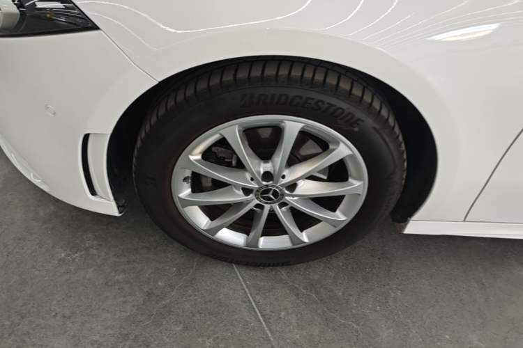 Used Mercedes-Benz A-Class 2021 A 200 L Sport Sedan Fashion Model Left Front Wheel Hub